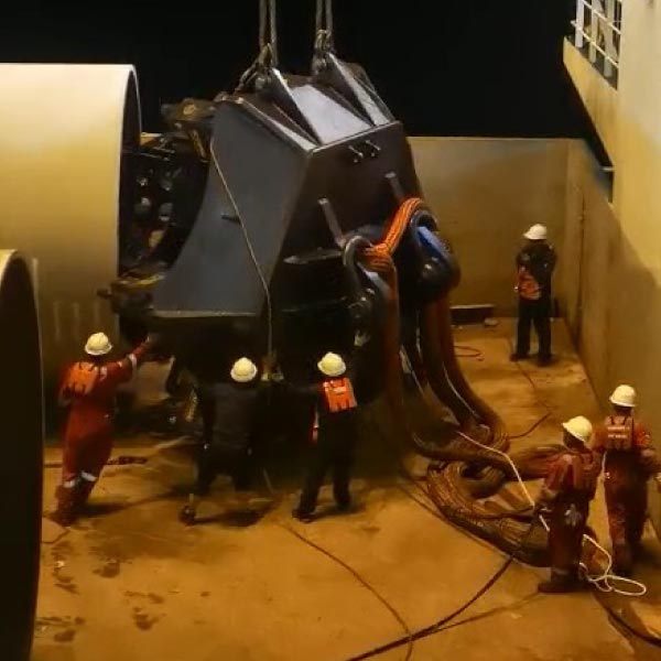 液压翻桩器-离岸海上风电施工案例